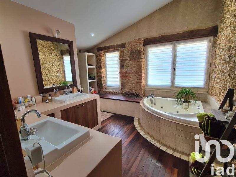 Maison - 220 m² - 6 pièces