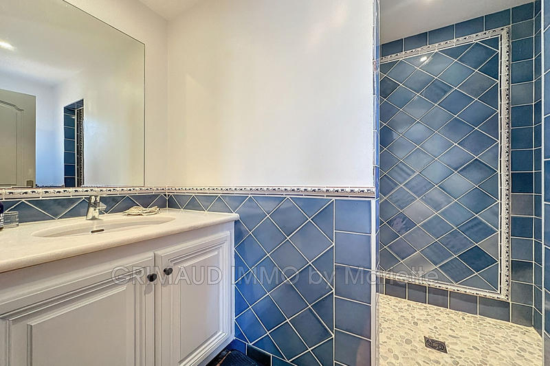 Maison - 200 m² - 5 pièces