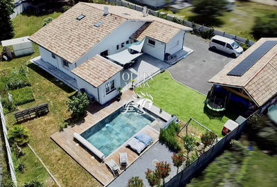 Maison - 180 m² - 6 pièces