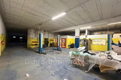 Local commercial - 1 000 m²