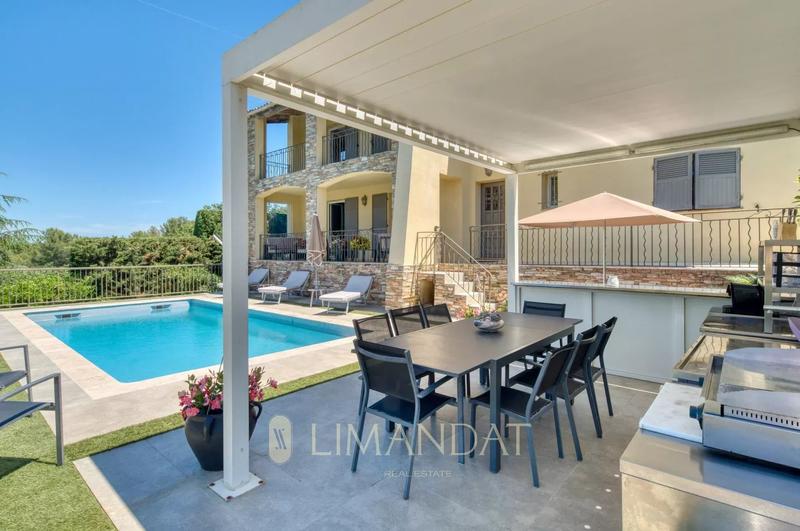 Propriété - 255 m²