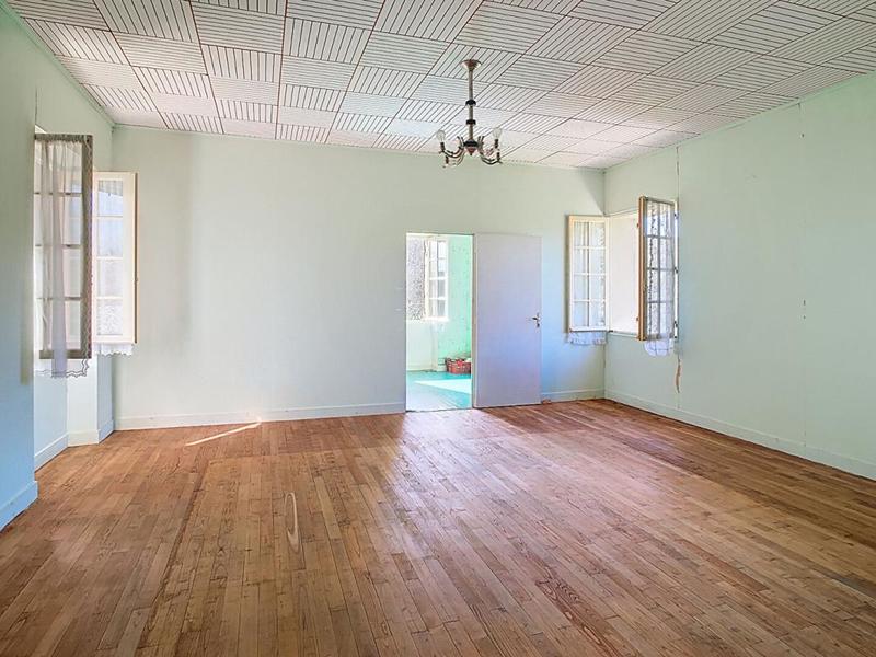 Propriété - 245 m² - 10 pièces