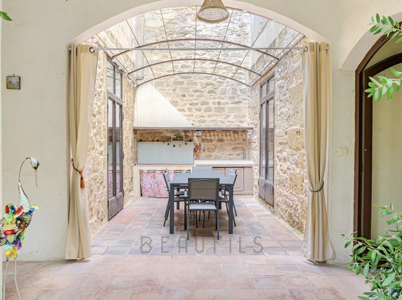 Maison - 360 m² - 10 pièces