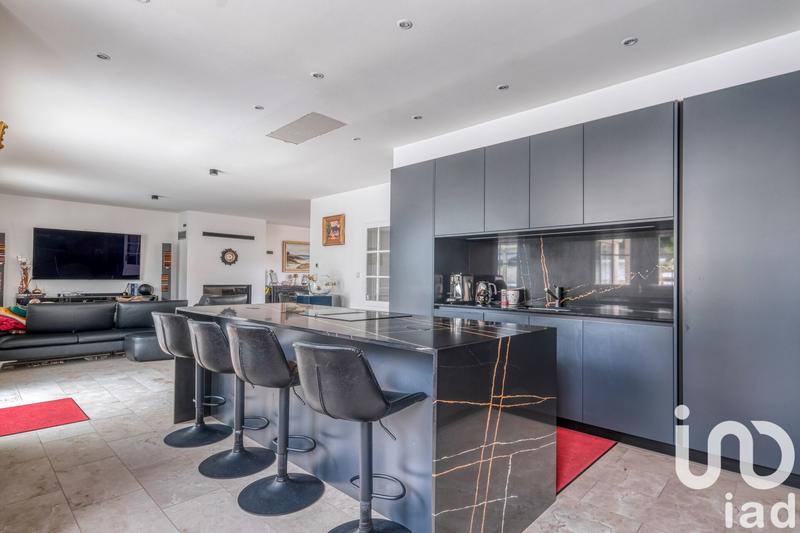 Maison - 300 m² - 7 pièces