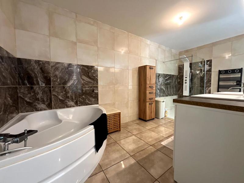 Maison - 205 m² - 5 pièces