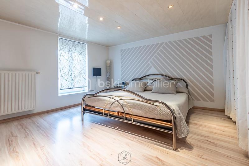 Maison - 180 m² - 8 pièces