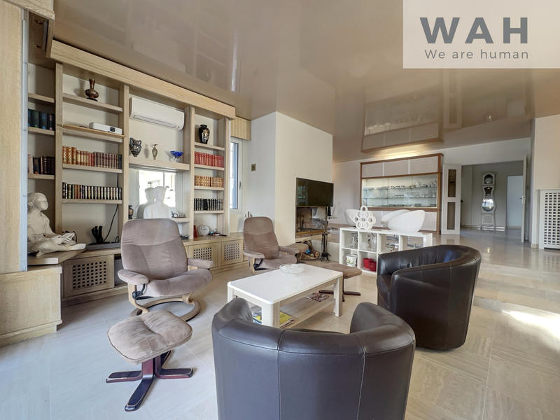 Villa - 220 m² - 5 pièces