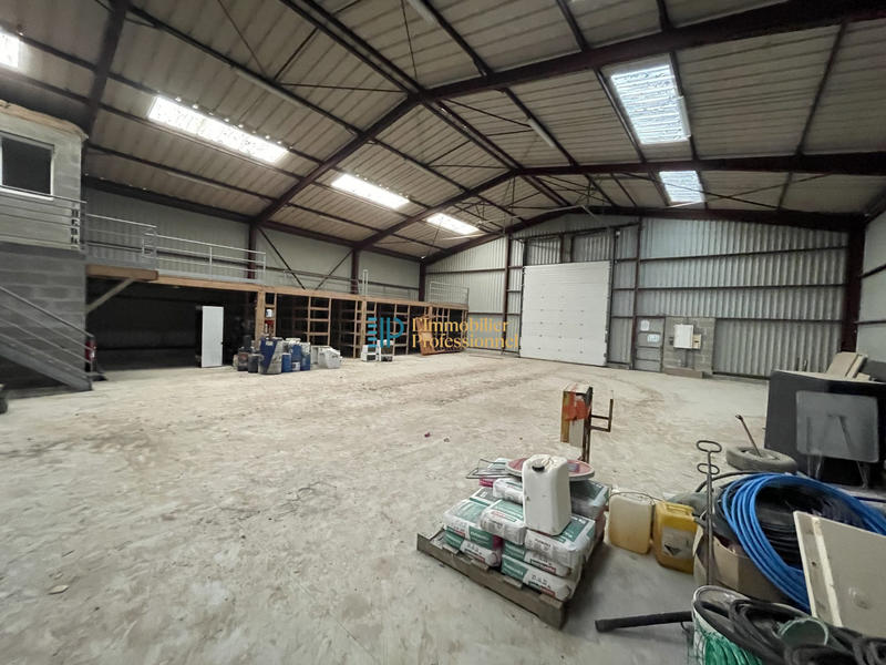 Entrepôt - 569 m²