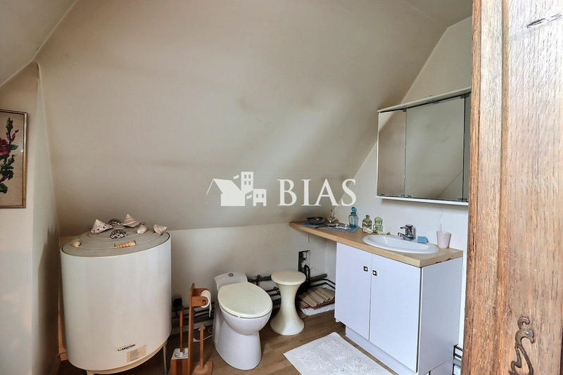 Maison traditionnelle - 180 m² - 7 pièces