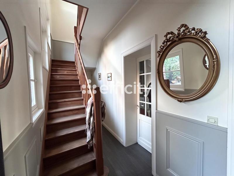 Maison - 210 m² - 8 pièces