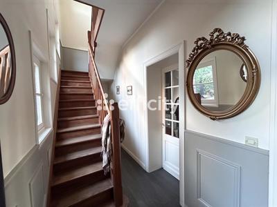 Maison - 210 m² - 8 pièces