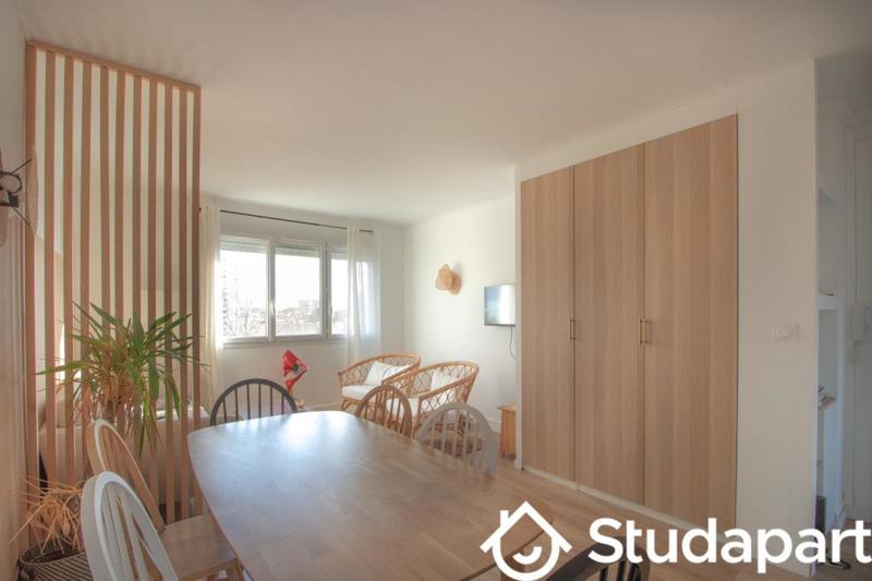 Chambre - 9 m² - 1 pièce