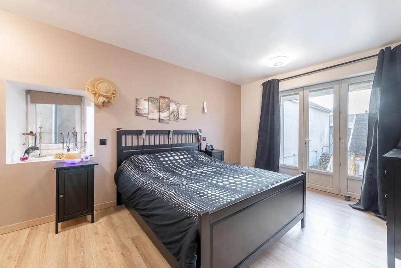 Maison - 240 m² - 10 pièces