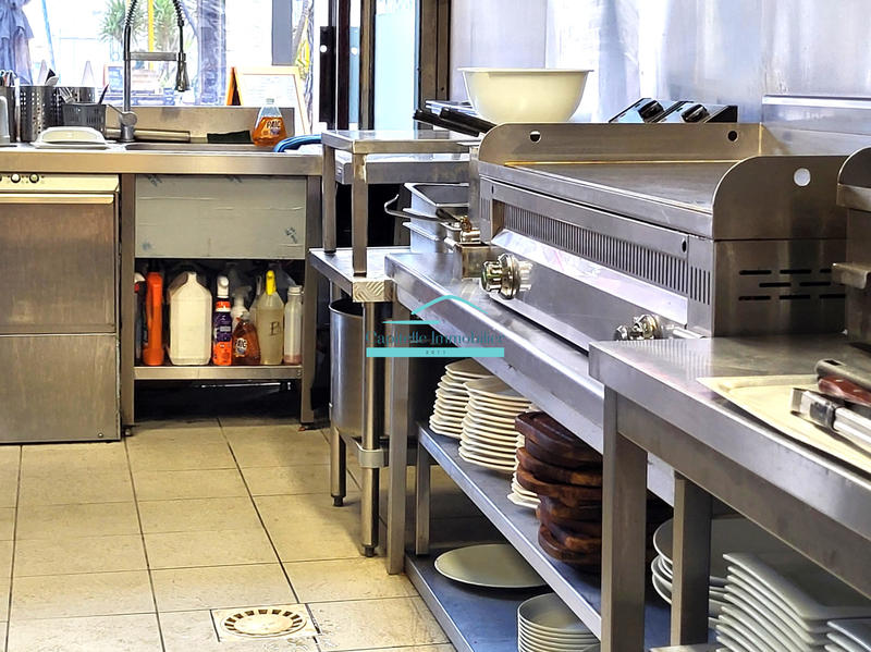 Fonds de commerce - Magasins - 142 m²