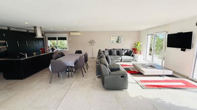 Villa - 208 m² - 4 pièces