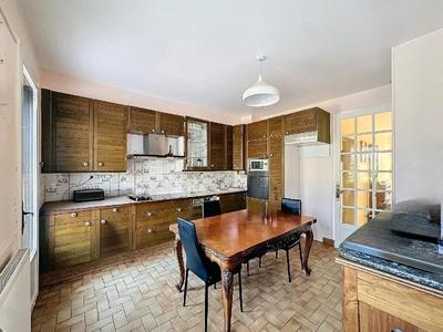 Maison - 280 m² - 8 pièces