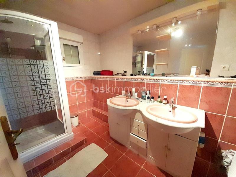 Maison - 270 m² - 12 pièces