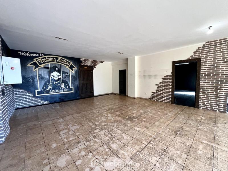 Local commercial - 123 m² - 3 pièces