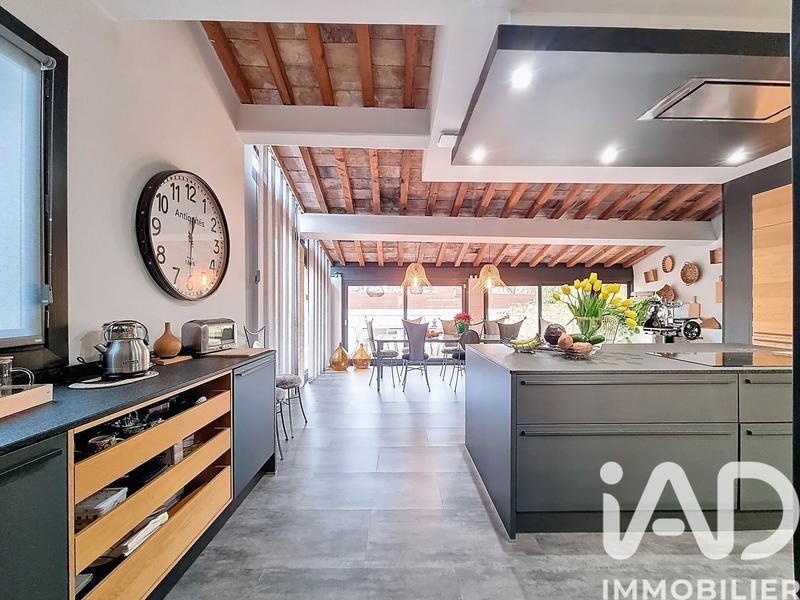 Maison de village - 300 m² - 8 pièces