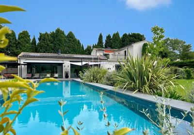 Propriété - 260 m² - 7 pièces