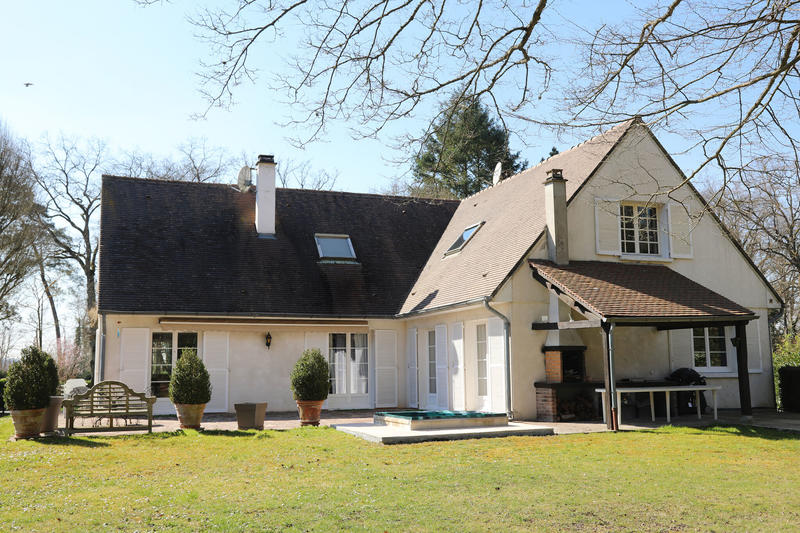 Maison - 228 m² - 12 pièces