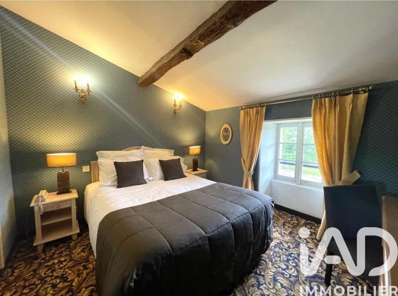 Maison - 370 m² - 18 pièces