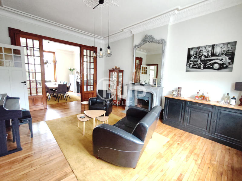 Maison - 390 m² - 12 pièces