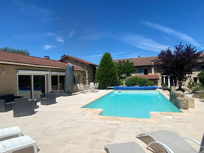 Maison - 410 m² - 10 pièces