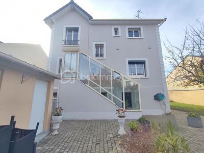 Maison - 96 m² - 5 pièces