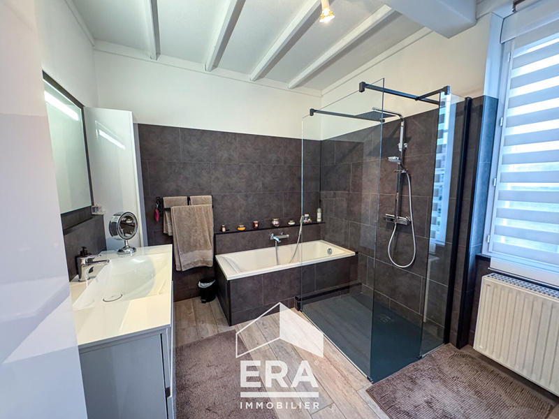 Maison - 207 m² - 8 pièces