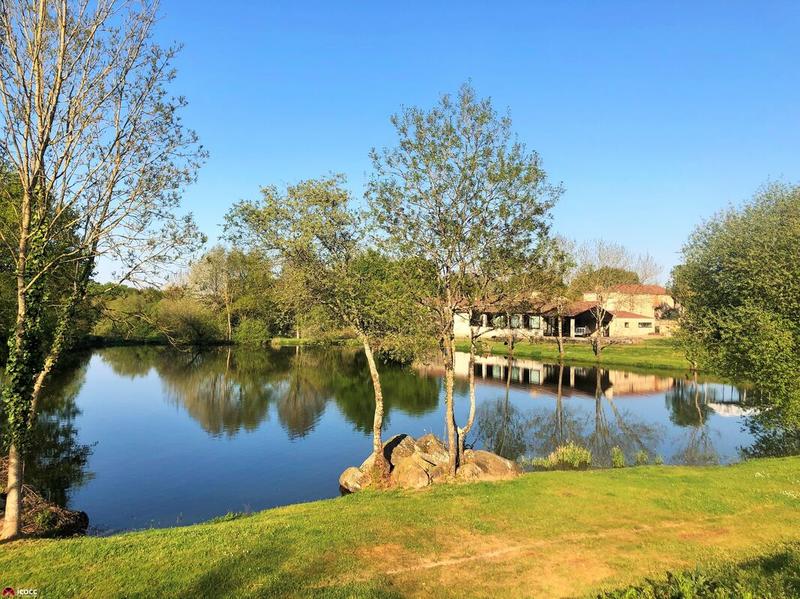 Maison - 530 m² - 8 pièces