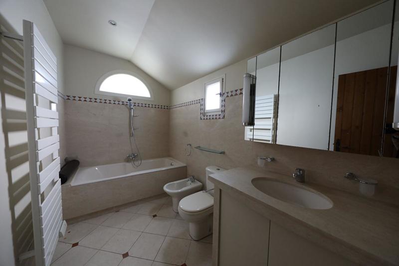 Maison - 494 m² - 15 pièces