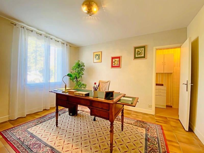 Maison - 230 m² - 8 pièces