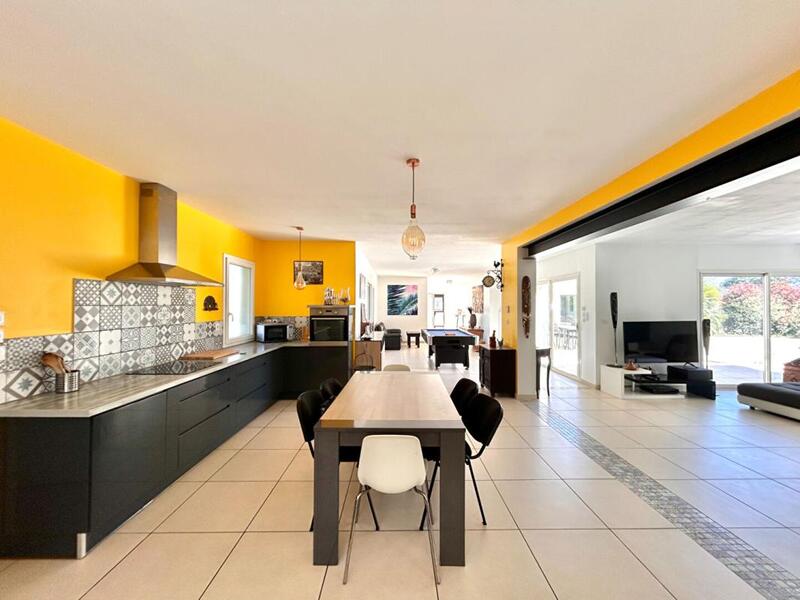 Maison - 199 m² - 6 pièces