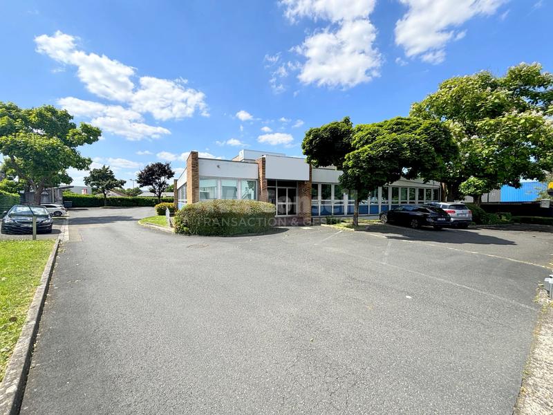 Local commercial - 1 240 m²