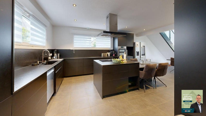 Maison - 250 m² - 7 pièces