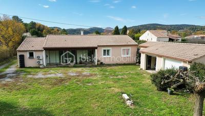 Maison traditionnelle - 89 m² - 4 pièces