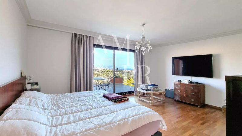 Villa - 389 m² - 10 pièces