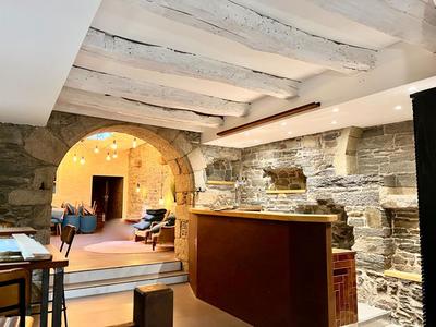 Maison - 230 m² - 13 pièces