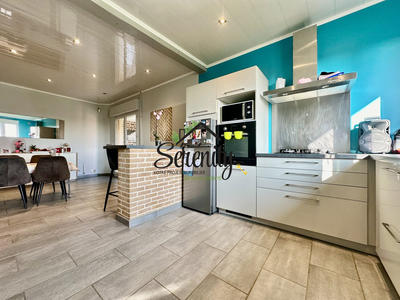 Maison - 90 m² - 5 pièces