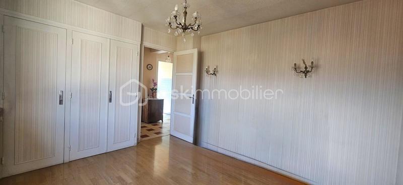 Maison - 235 m² - 5 pièces