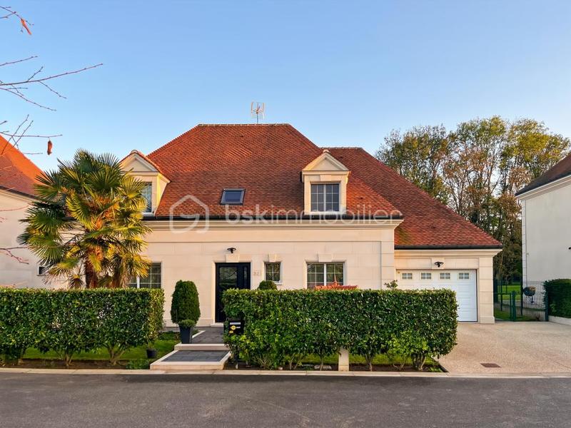 Demeure - 341 m² - 7 pièces