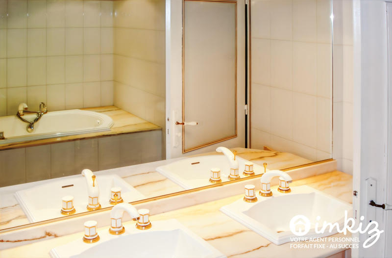 Maison - 304 m² - 10 pièces