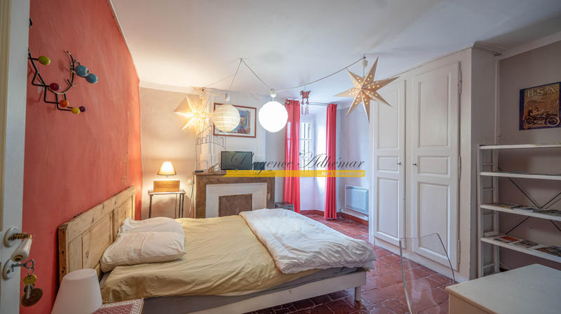 Maison de village - 473 m² - 12 pièces