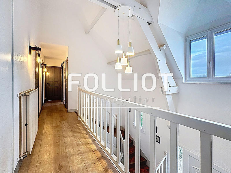 Maison - 198 m² - 6 pièces