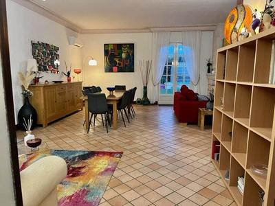 Maison traditionnelle - 270 m² - 6 pièces