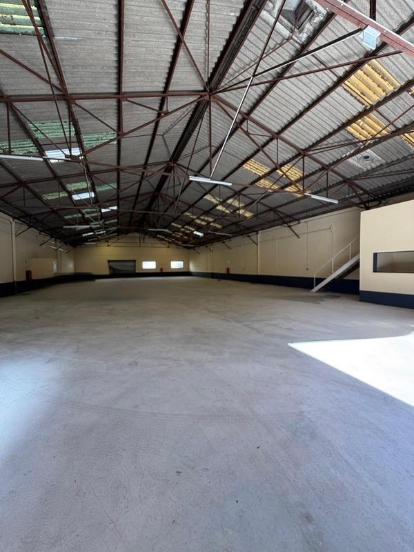 Entrepôt - 700 m² - 3 pièces