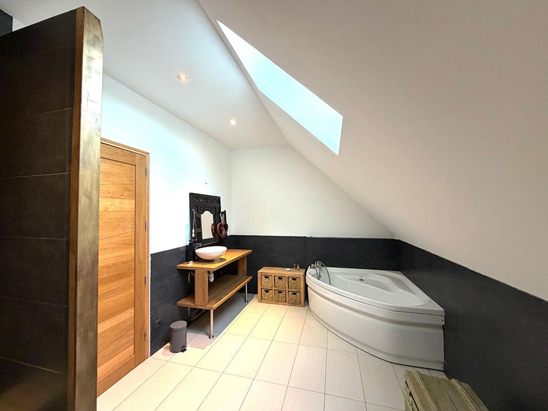 Maison - 200 m² - 5 pièces