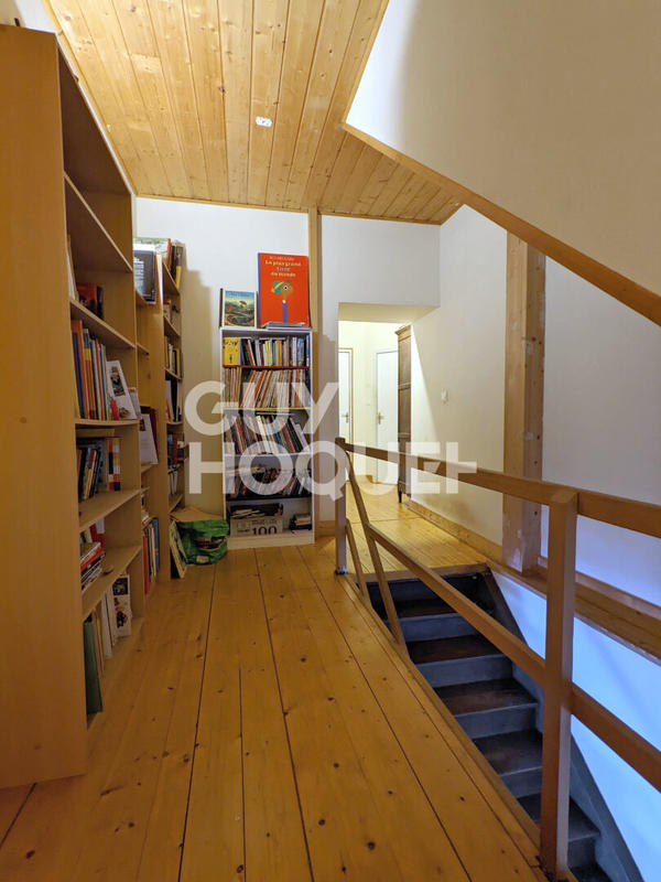 Maison - 330 m² - 14 pièces