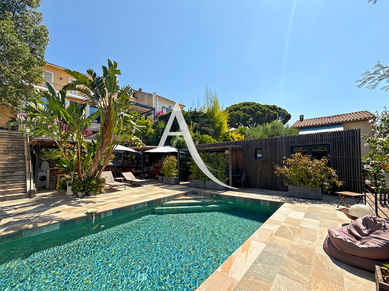 Maison - 201 m² - 5 pièces